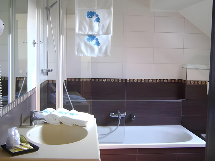 Bathroom 3, Hotel Pax, Luxembourg