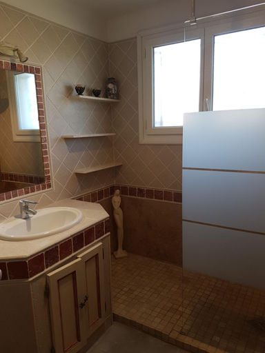 Bathroom 3, fleur de garance, Vaucluse