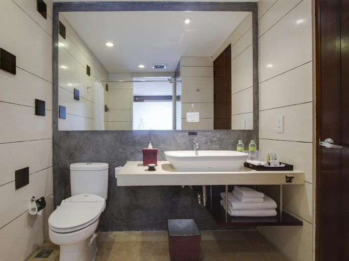 Bathroom 12