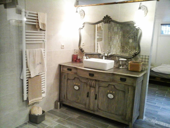 Bathroom 2, Les pondres en vaunage, Gard