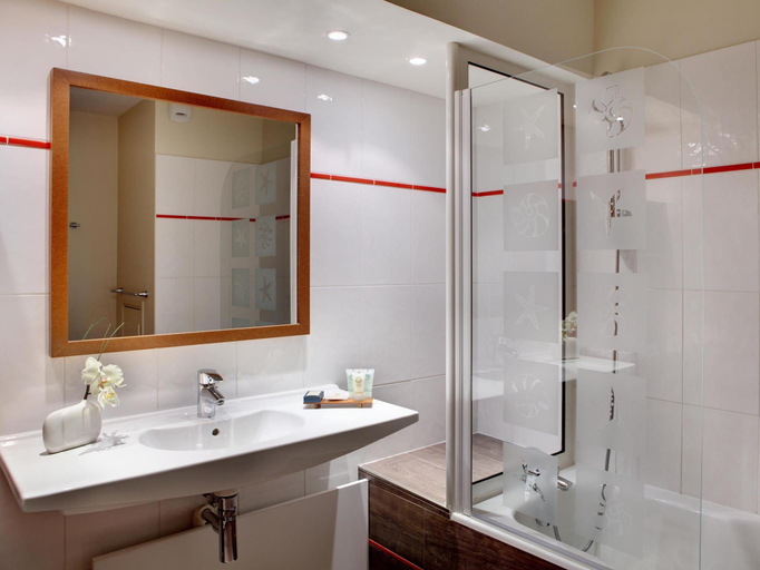 Bathroom 4, Best Western Plus l’Oree Paris Sud, Essonne