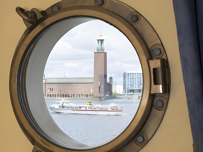 Others 5, Den Roda Baten, Stockholm