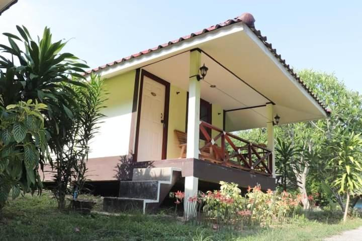 Mookies Bungalow, Kantrang