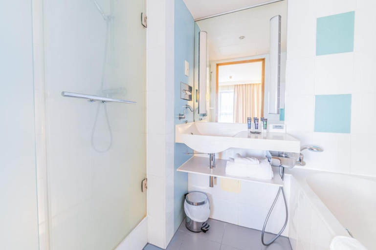 Bathroom 5, Novotel Southampton, Southampton