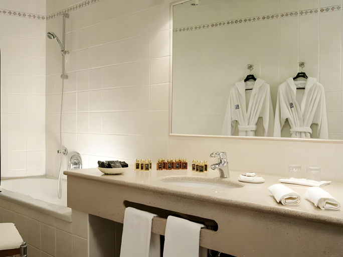 Bathroom 4, Hilton Garden Inn Padova City Centre, Padua