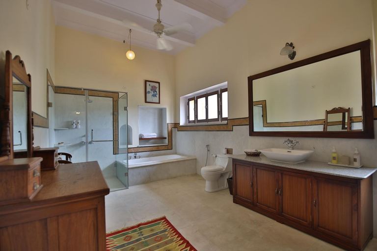 Bathroom 10