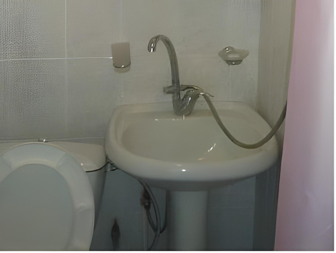 Bathroom 4, Shalanda, Odes'ka