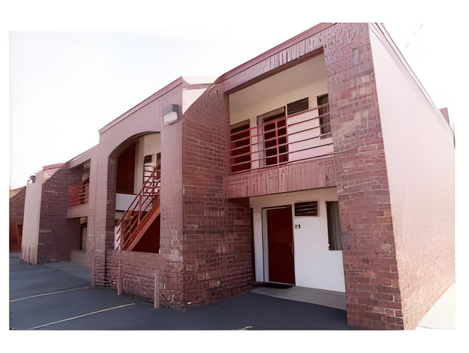 Exterior & Views 23