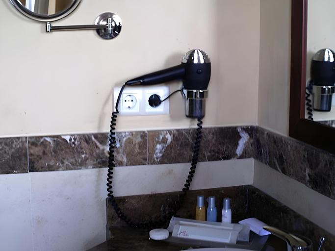 Bathroom 4, Hotel Candido, Segovia
