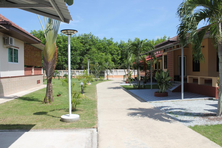 Exterior 14
