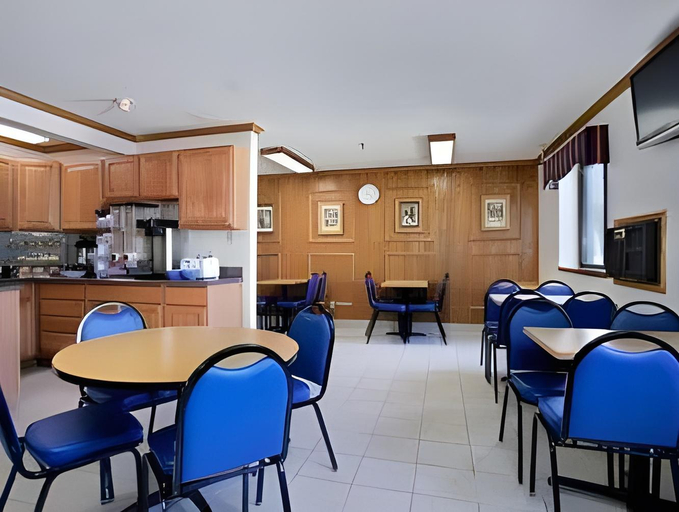 Food & Drinks 5, Econo Lodge Inn & Suites Auburn, Bay