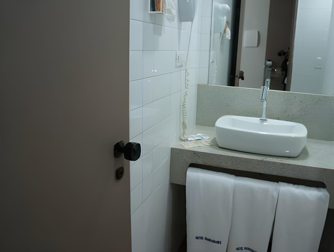 Bathroom 4, Hotel Barramares, Recife