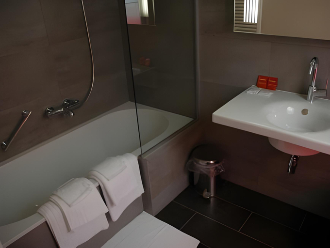 Bathroom 5, Hotel Pantheon Palace by WP Hotels, West-Vlaanderen