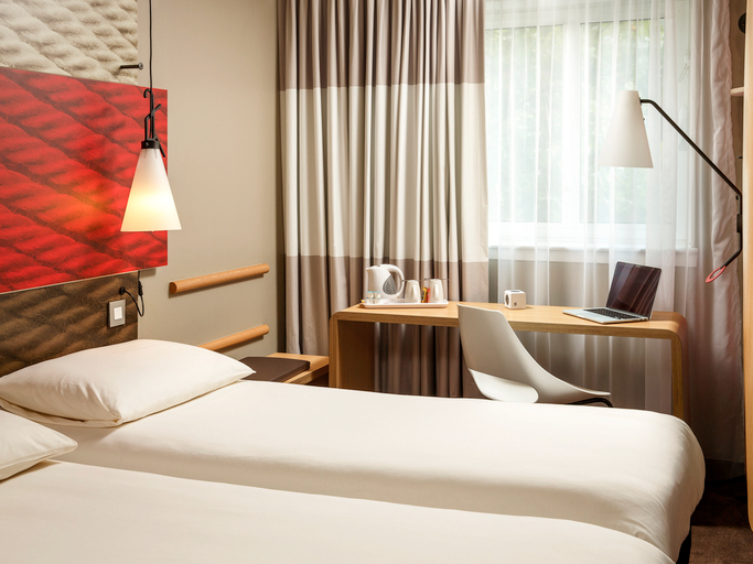 Bedroom 4, ibis London Greenwich, London