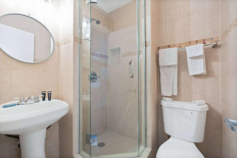 Bathroom 4, Runway Inn Miami, Miami-Dade