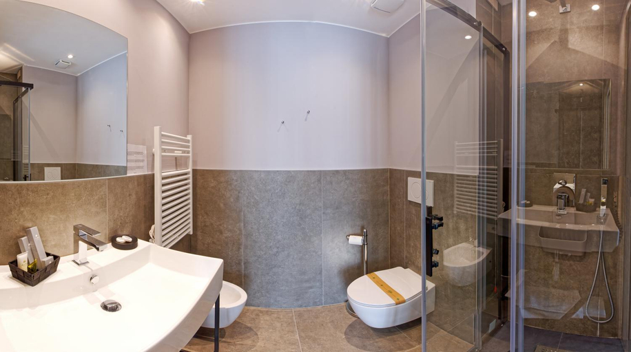 Bathroom 19