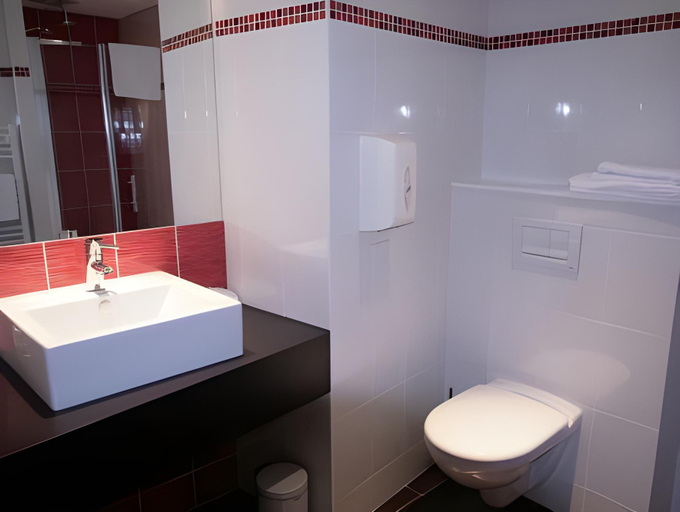 Bathroom 3, Logis Hotel Restaurant Le Grand Turc, Vendée