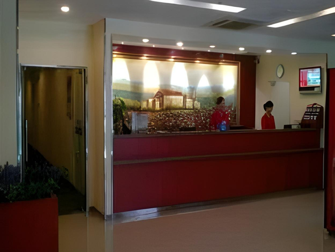 Public Area 13