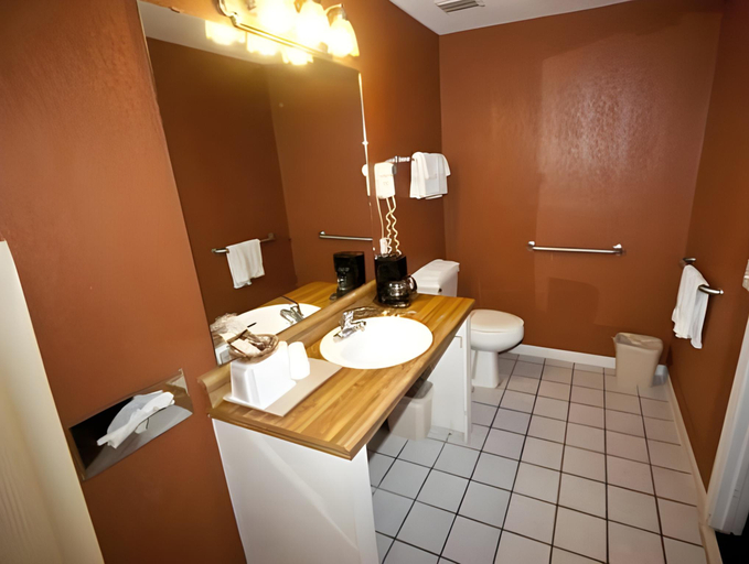 Bathroom 5, Days Inn by Wyndham DeFuniak Springs, Walton
