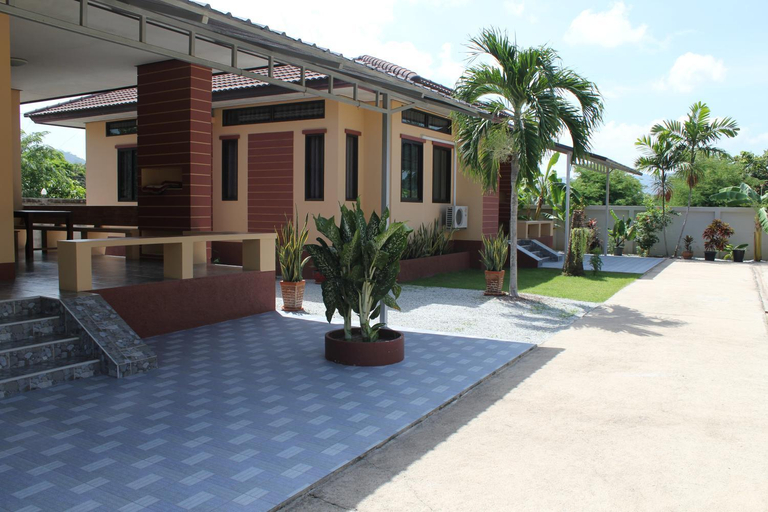 Exterior 13