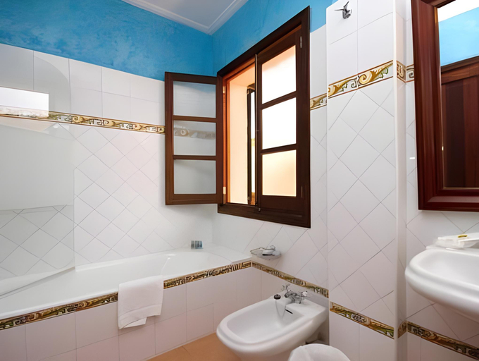 Bathroom 5, Hotel Monnaber Nou, Baleares