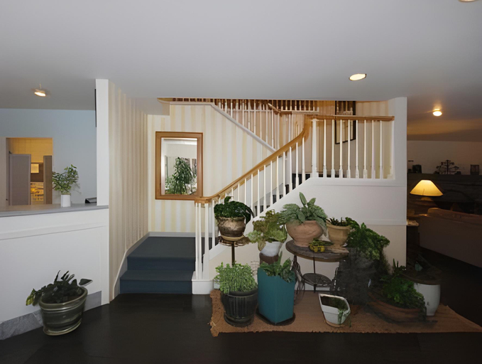 Public Area 4, Le Petit Pali at 8th Ave, Monterey