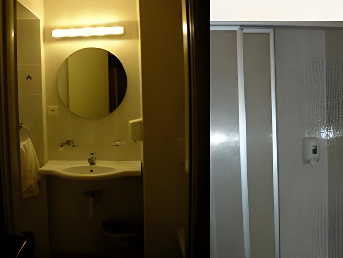 Bathroom 3, Hotel de la place, Pays-d'Enhaut