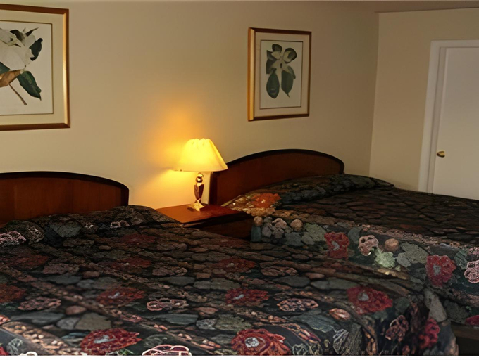 Bedroom 2, Travel Inn and Suites, Kern