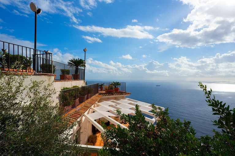 Others 5, Villa Magnifico, Salerno