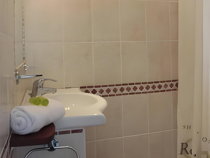 Bathroom 2, Hotel Le Panoramic, Alpes-Maritimes