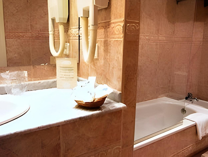 Bathroom 4, Abba Santander, Cantabria