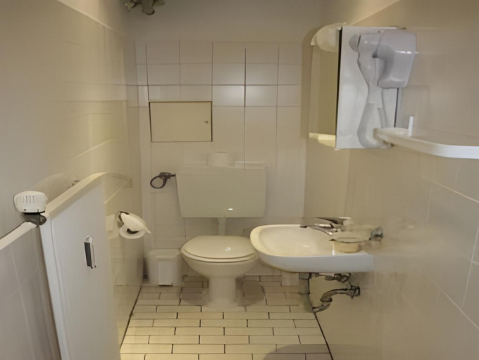 Bathroom 4, Bornholmer Hof im Prenzlauer Berg, Berlin