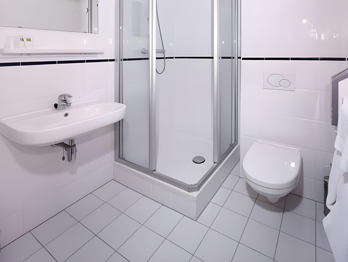 Bathroom 3, Hotel Restaurant Noordooster, Delfzijl