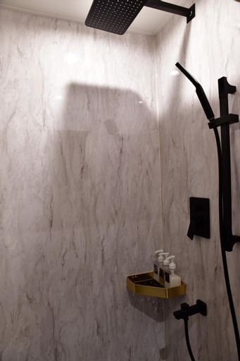 Bathroom 7