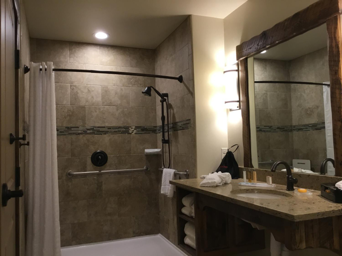 Bathroom 5, Glacier International Lodge, Flathead