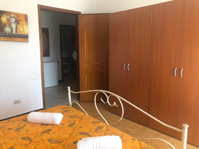 Others 2, B & B Patrizia, Crotone