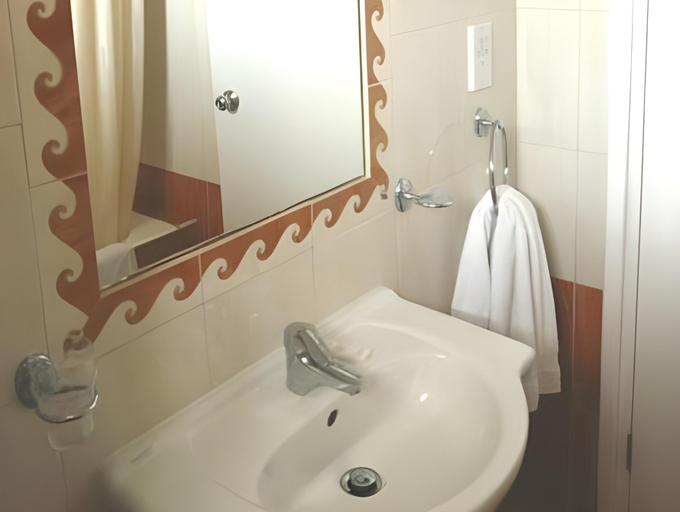 Bathroom 4, Panareti Coral Bay Resort