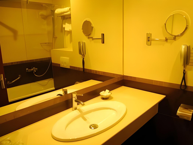 Bathroom 4, Grand Hotel Napoca, Cluj-napoca