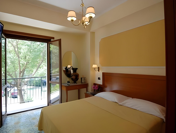 Bedroom 3, Hotel Zeus, Napoli
