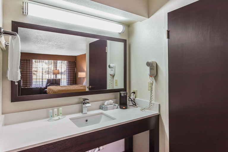 Bathroom 4, Quality Inn South Boston - Danville East, Halifax
