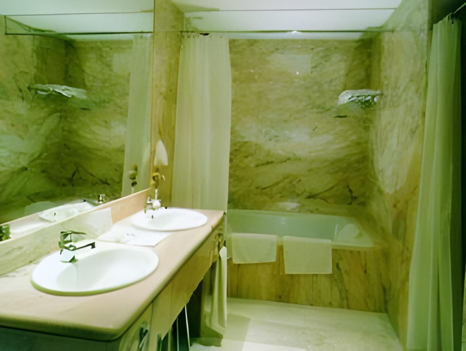 Bathroom 5, Parquesur, Madrid