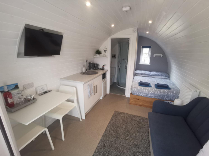 Others 4, Loch Ness Pods, Highland