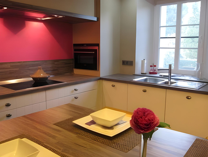 Others 4, Traditional Cottage with private terrace, Liège