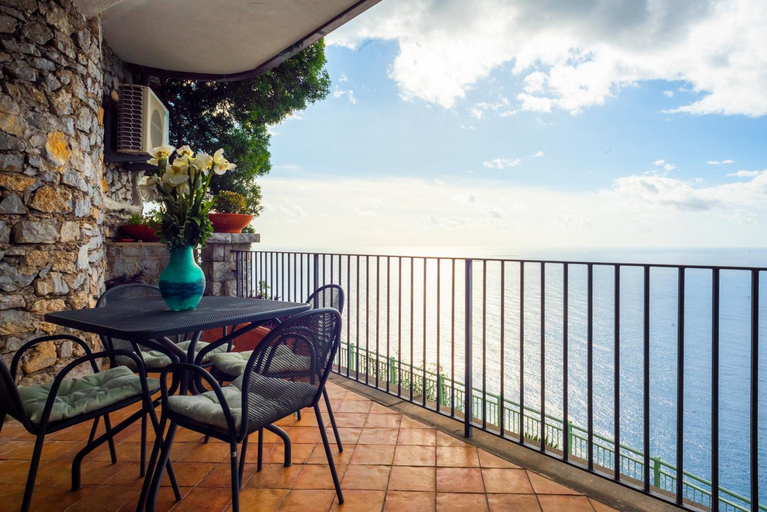 Others 4, Villa Magnifico, Salerno