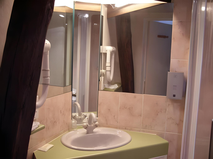 Bathroom 4, Logis Auberge À La Tête De Lard, Loir-et-Cher