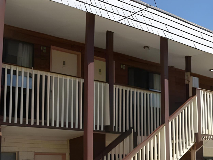 Exterior & Views 1, Travelers Lodge, Gallatin