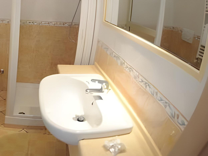 Bathroom 2, Haidi House, Napoli