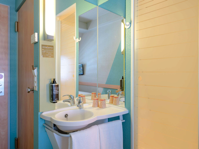 Bathroom 12