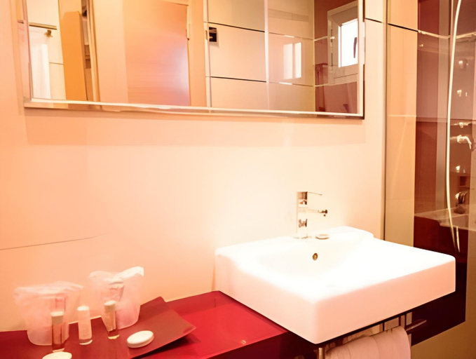 Bathroom 5, MLL Mediterranean Bay - Adults Only, Baleares