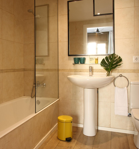 Bathroom 4, Chic & Basic Lemon Boutique Hotel, Barcelona